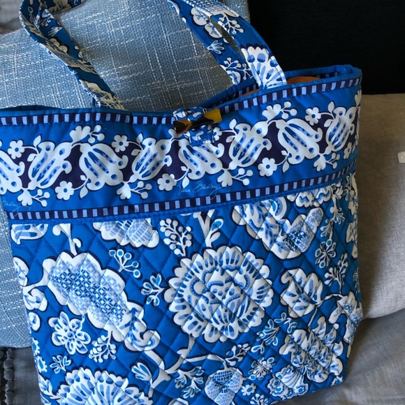 Vera Bradley Handbags - Vera Bradley tote-BLUE LAGOON PATTERN!